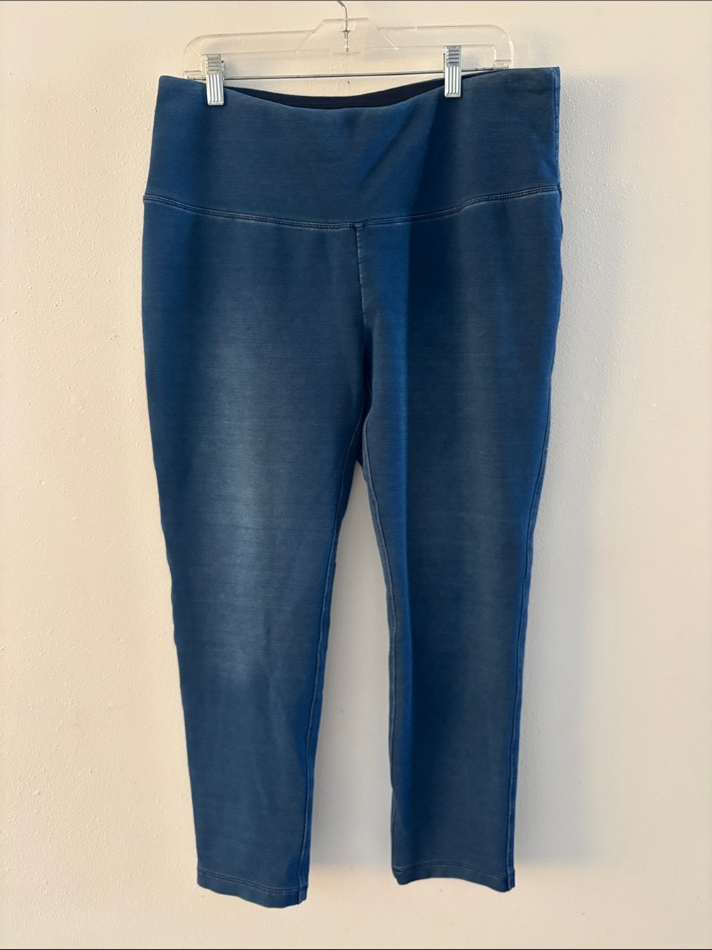 Chico's Navy Blue Pull-On Stretch Jeggings-Size 2-which is a size 12.